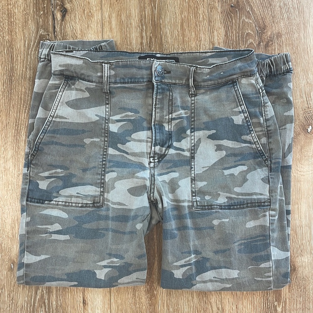 NWOT Camo Cropped Jeans